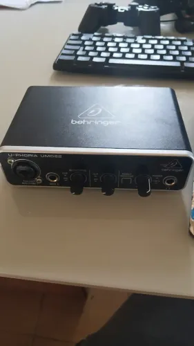 Behringer UMC22 