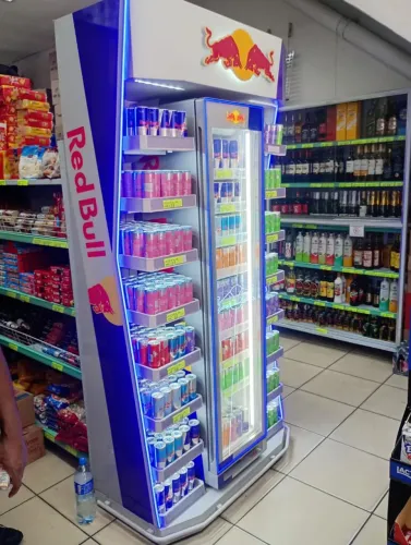 Geladeira expositor red bull