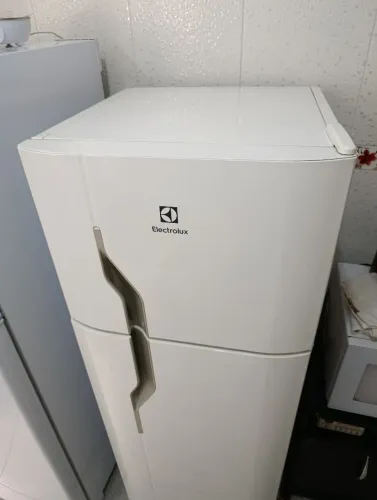 Geladeira Electrolux 260 Litros 