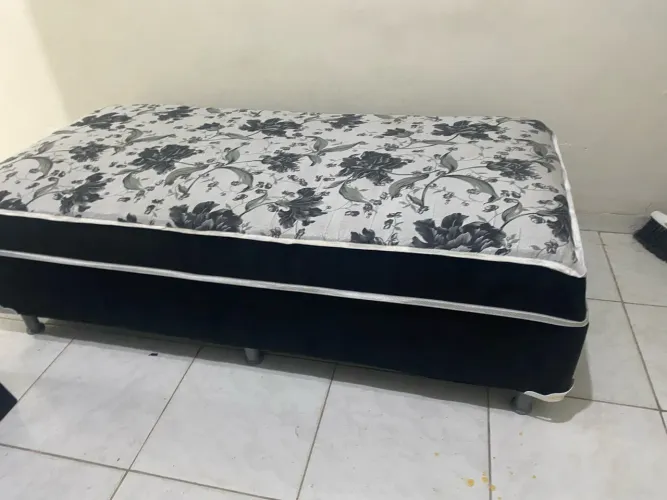 Cama de solteiro em perfeito estado