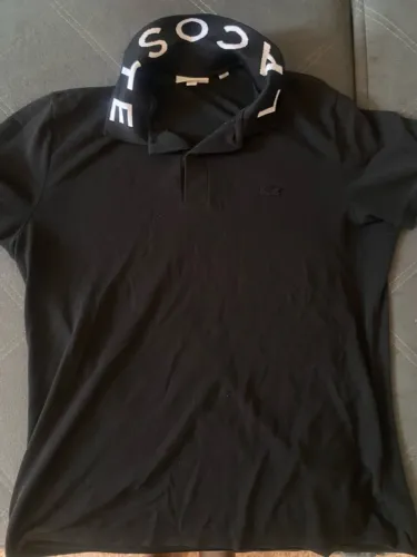 POLO LETREIRO LACOSTE
