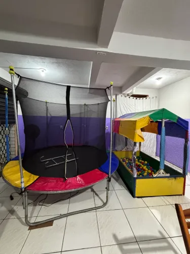 Pula pula e piscina de bolinha