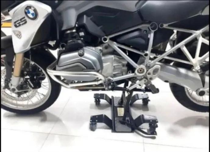 Skate para manobrar motocicletas