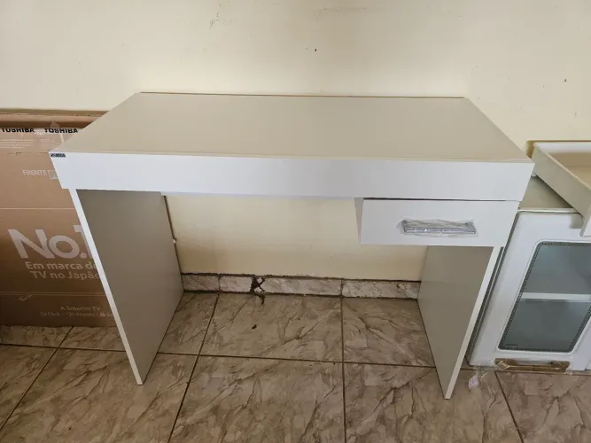Escrivaninha nova