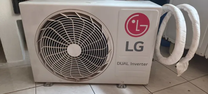 Condicionadora ar LG 12mil btus (condensadora está com serpentina furada)