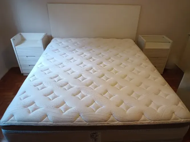 Cama box de Casal Queen, com mesinhas laterais (3 gavetas) e cabeceira