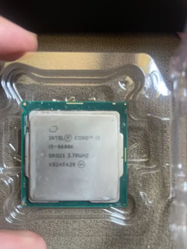 Intel Core i5-9600K + Placa mae