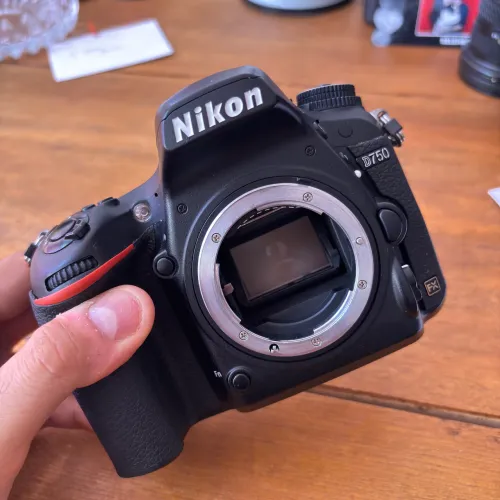 Câmera DSLR Nikon D750 