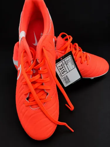 Chuteira de Campo Nike Tiempo Laranja e Branca - Nova N38