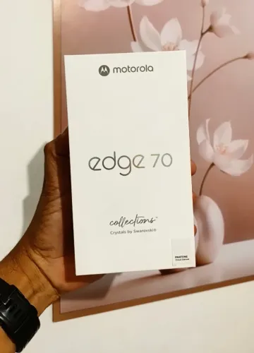 [NOVO/LACRADO] Celular Motorola Edge 70 24 GB de memória, 512 GB  com Cristais Swarovski 
