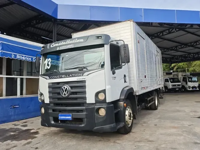 VW 13.190 - Ano:2013 - Baú carga seca (Somos Loja)