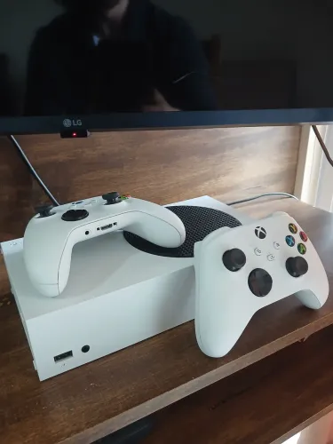 Xbox Series S em perfeito estado