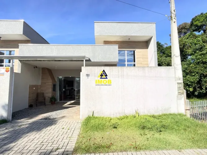 Casa com Piscina em Guaratuba 3 Quartos 1 Suíte Nereidas 400m da Praia R$ 365 mil