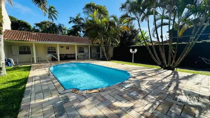 Casa com Terreno em Caiobá - Matinhos