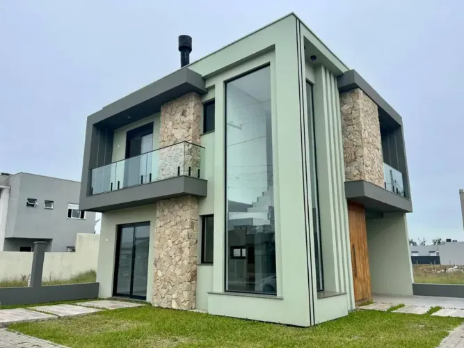 Casa alto padrão no Jardim beira mar!!