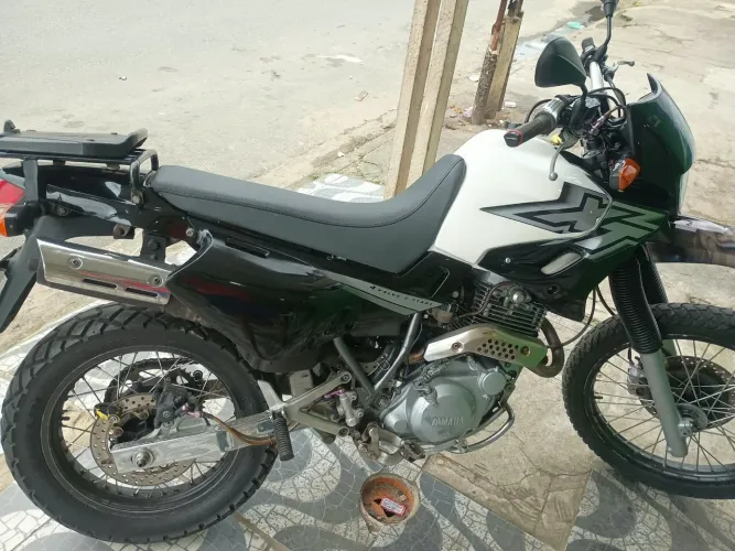 Vendo XT 600 bem conservada.