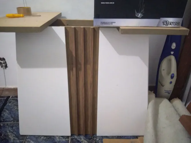 Base de mesa em MDF com tampo de vidro de 80x120