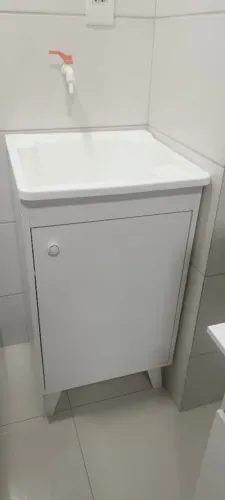 Tanque de lavar roupas / lavanderia plástico 26 litros com armário em MDF