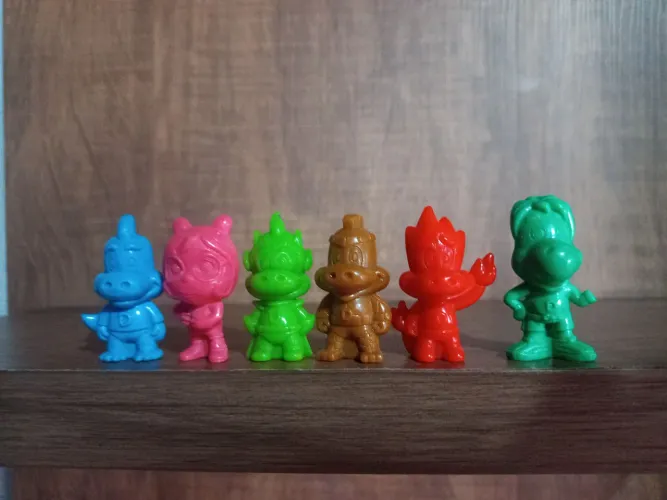 8 bonecos miniaturas Danoninho usadas na condição das fotos