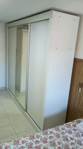 Guarda Roupa Gigante 3 Portas de corres com espelho