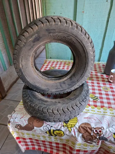 Vendo peneu de carretinha de moto,usando 160 reais o par