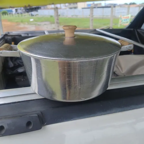 Panela de alumínio batido polida