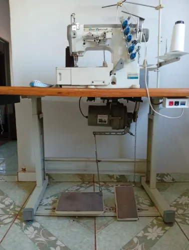 Máquina de costura Galoneira