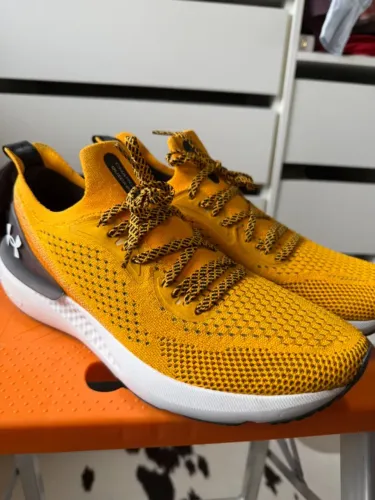 Under Armour Charged Quicker