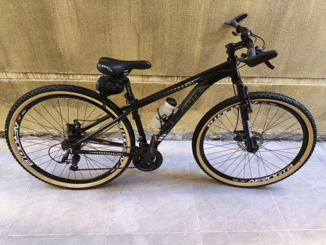 Bicicleta Aro 29 18 marchas com freio a disco e acessórios 