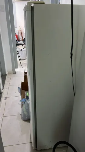 Geladeira pequena