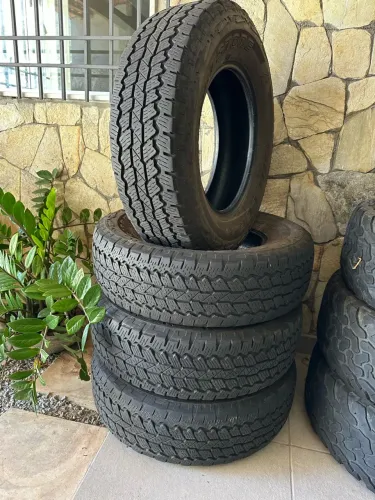 Pneus 255/70R17 AT Bridgestone
