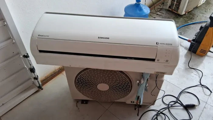 Ar condicionado  de 9 mil bths inverter semi novo