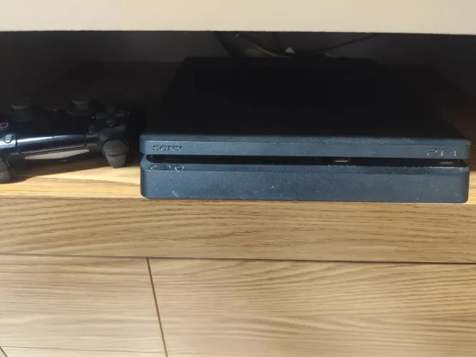 Vendo Playstation 4 Slin