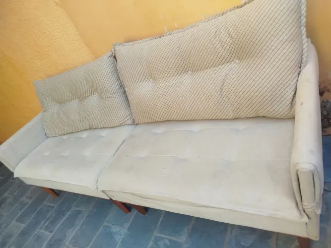 Sofá 2,40 divide no meio , Entrego , detalhe no pé !