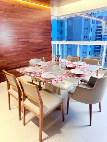 Mesa 1.30x 1.30 com cadeiras