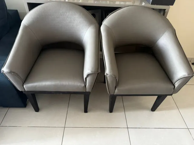 Poltronas de apoio em couro vegano 0,75 X 0,65