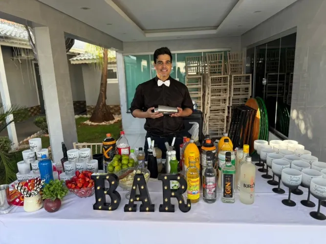 Bartender do Delicious bar gyn