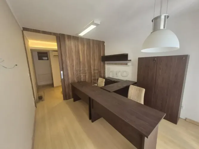 Sala comercial central a venda.