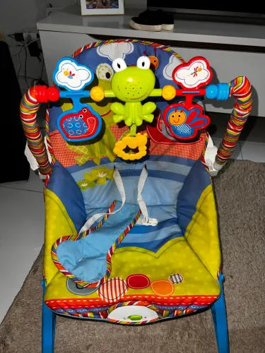 Cadeira de balanço infantil 