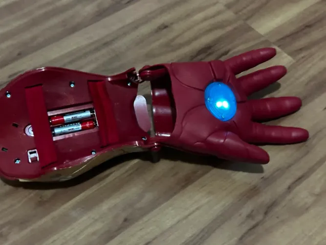 Luva articulável Homem de Ferro