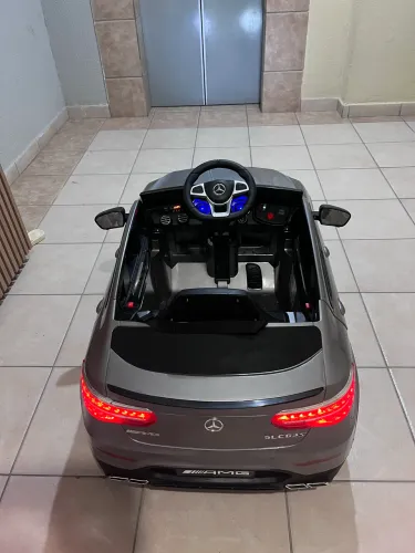 Carro Elétrico Infantil Mercedes na cor Grafite da marca Bandeirante