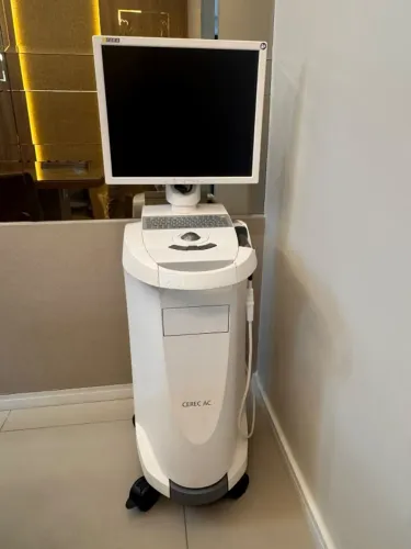 Scanner CEREC Omnicam + Estação AC ? SW 4.6 com Ortho