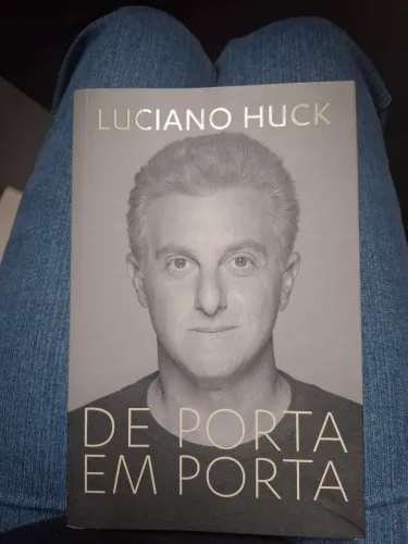 Livro De Porta em Porta (Luciano Huck)