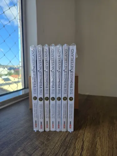 The Promised Neverland - Lote com 7 volumes