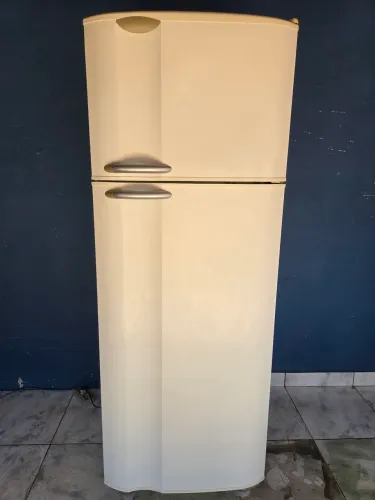 Vendo geladeira Electrolux 