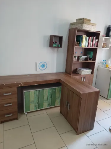 Mesa e Armário para escritório .