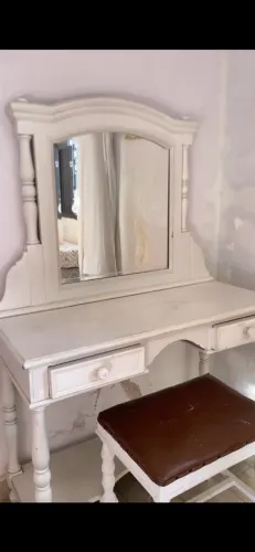 Penteadeira Vintage em Madeira Maciça com Espelho e Banqueta