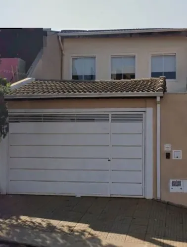Sobrado à Venda no Residencial Santa Cruz