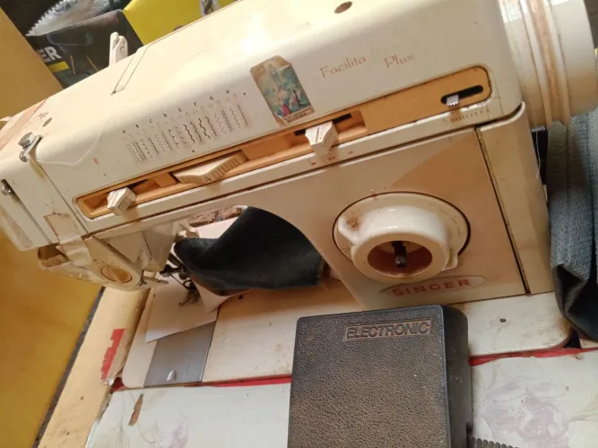 Máquina de costura Singer