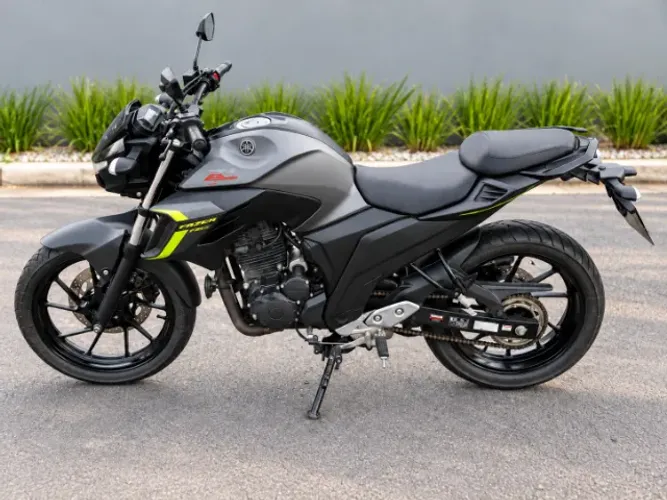 Yamaha Fazer FZ25 250 ABS 2024, com apenas 13.158 km rodados.